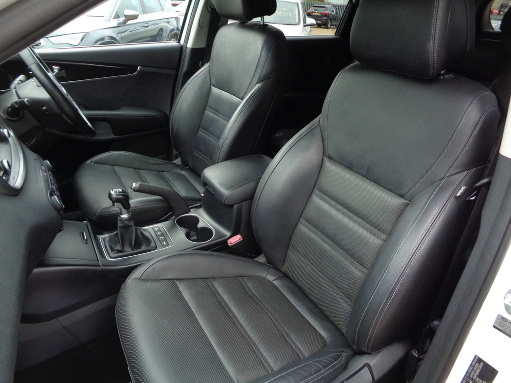 Kia Sorento Kx-2 White #23