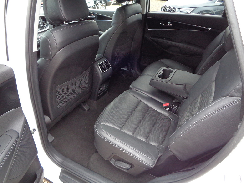 Kia Sorento Kx-2 White #26