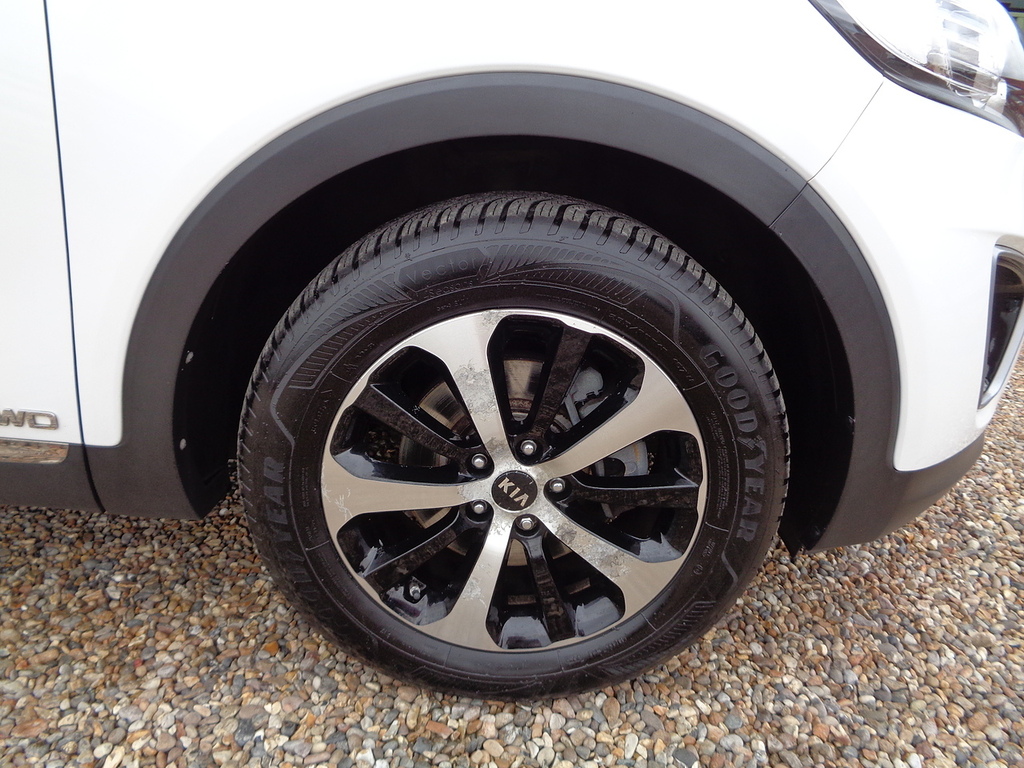 Kia Sorento Kx-2 White #37