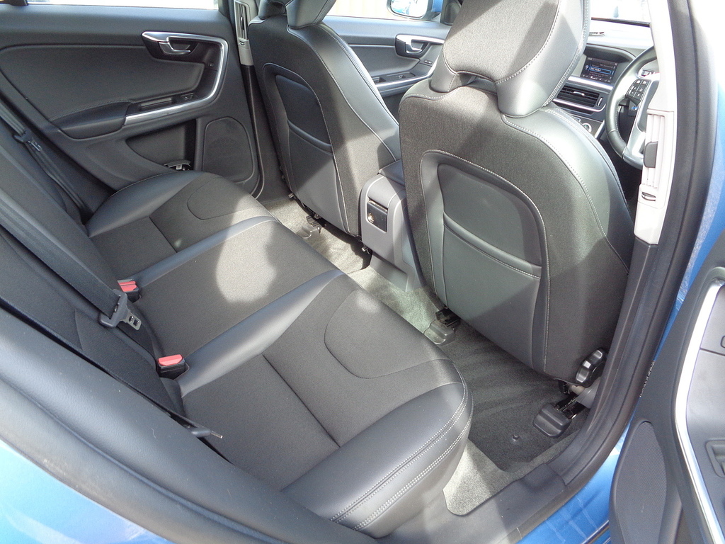 Volvo V60 V60 R-design D2 Black #23