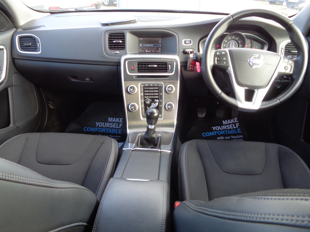 Volvo V60 D2 Se Blue #3