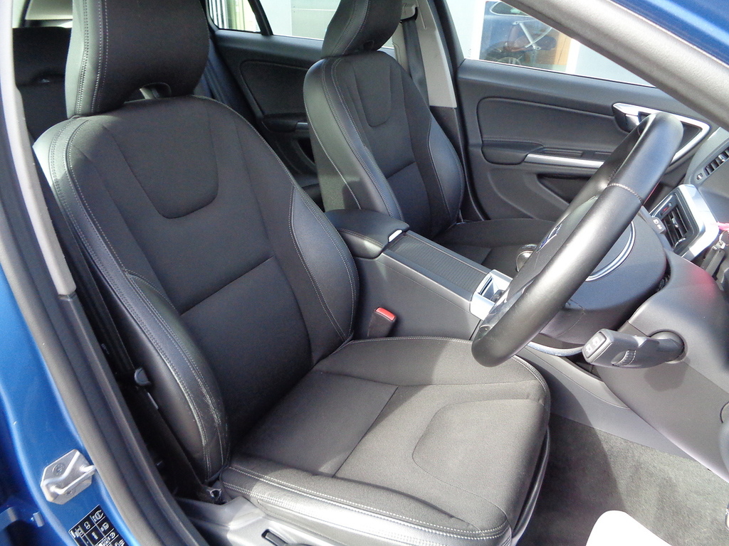 Volvo V60 V60 R-design D2 Black #16