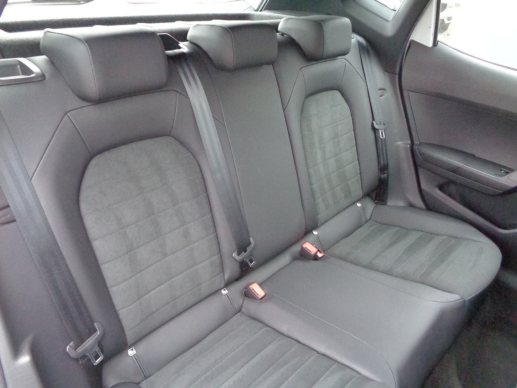 Seat Arona 1.0 Tsi 110 Fr Red Edition Black #27