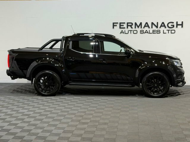 Nissan Navara Automatic Black #2