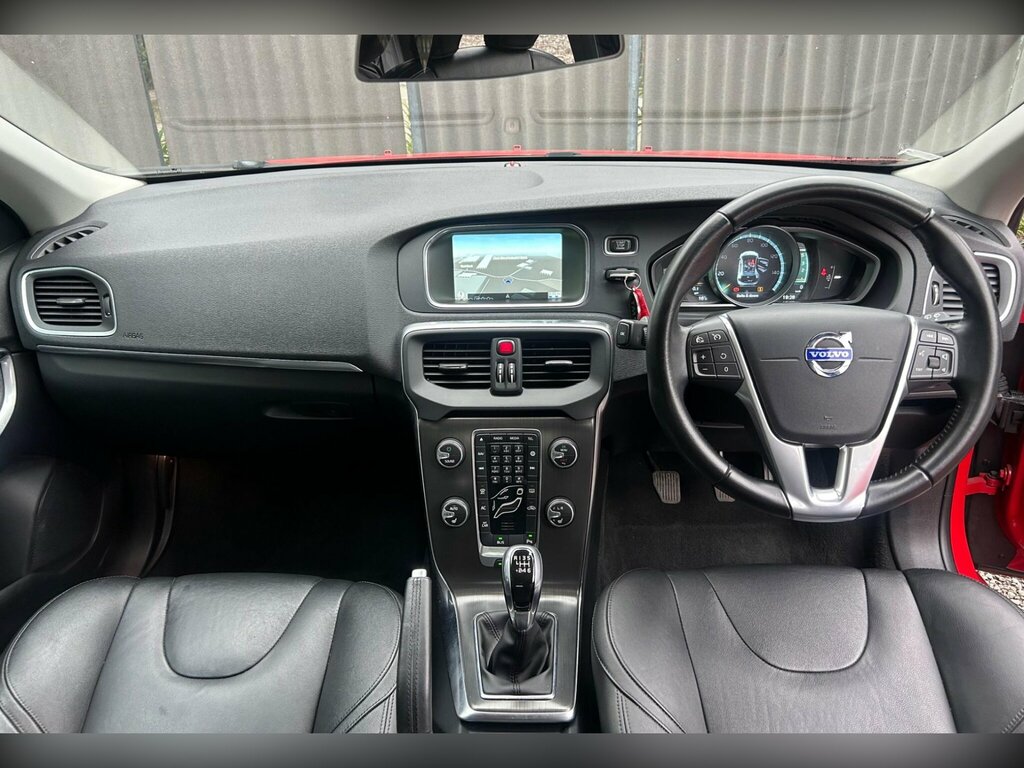 Volvo V40 1.6 D2 Se Lux Nav Euro 5 Ss Red #3