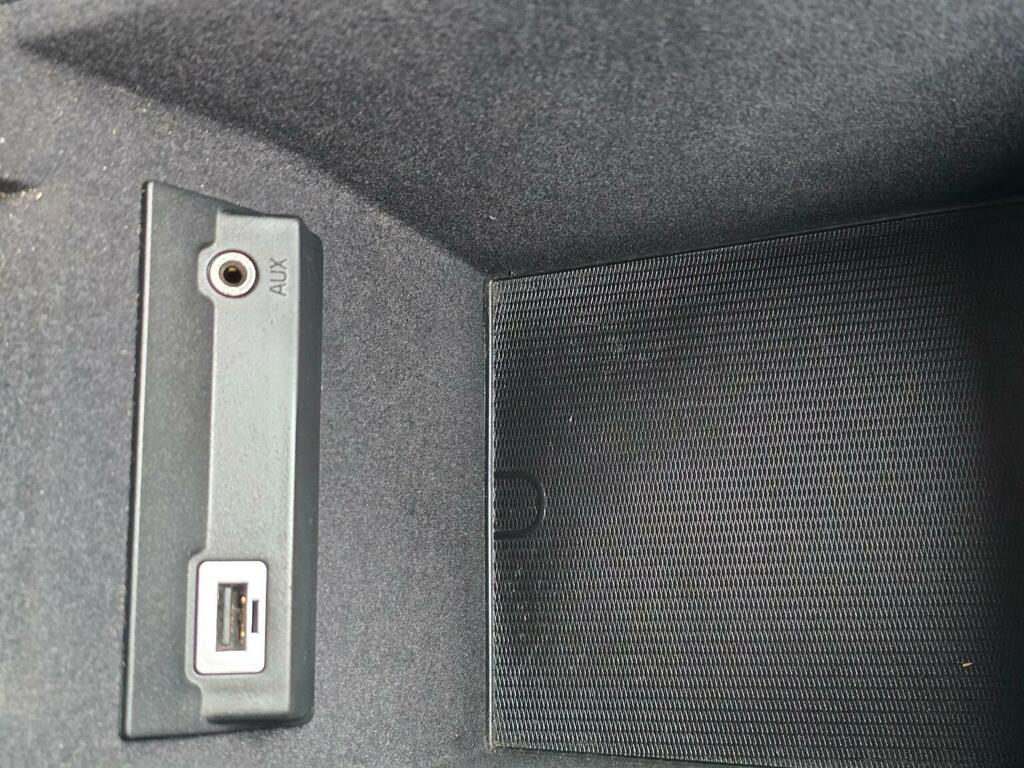 Volvo XC70 2.4L Se Lux Silver #38