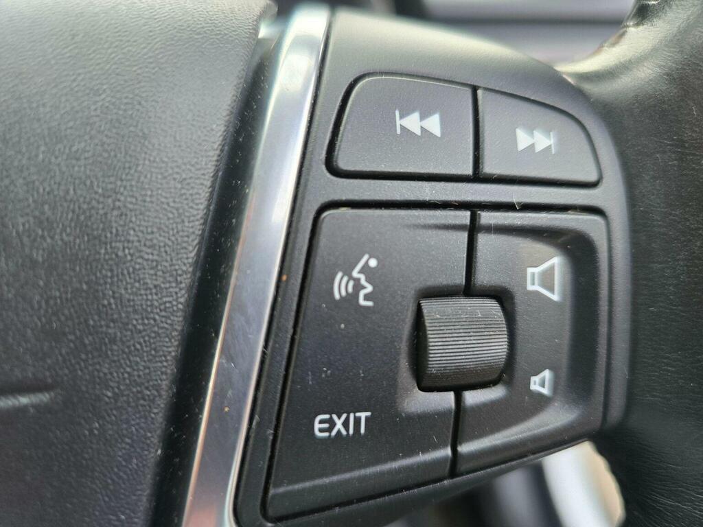 Volvo XC70 2.4L Se Lux Silver #33