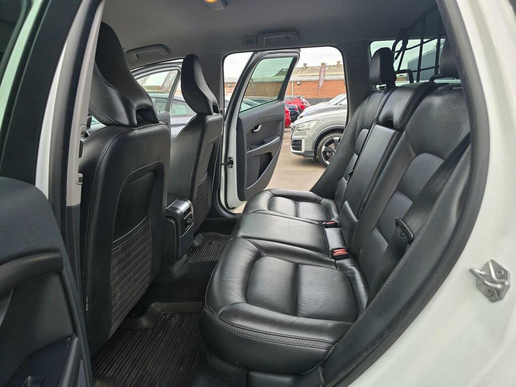 Volvo XC70 2.4 D5 Se Lux Geartronic Awd Euro 5 White #4