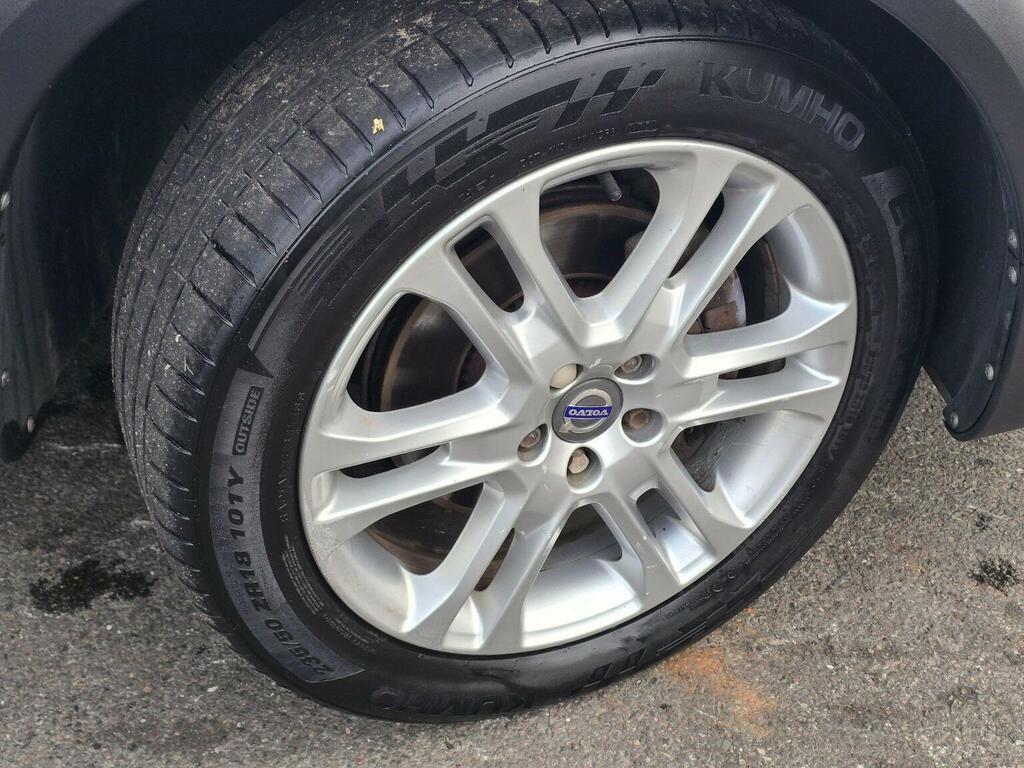 Volvo XC70 2.4L Se Lux Silver #41