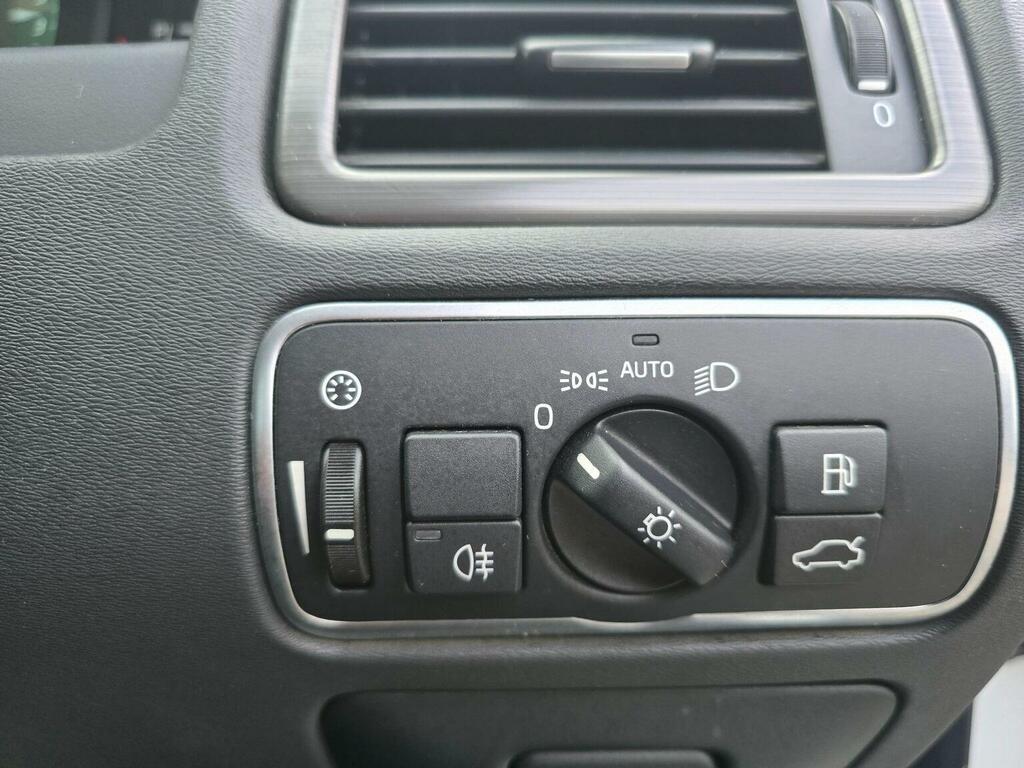 Volvo XC70 2.4L Se Lux Silver #36