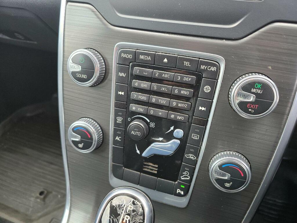 Volvo XC70 2.4L Se Lux Silver #31