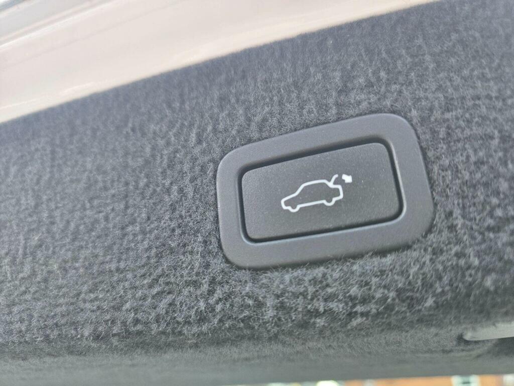 Volvo XC70 2.4L Se Lux Silver #35