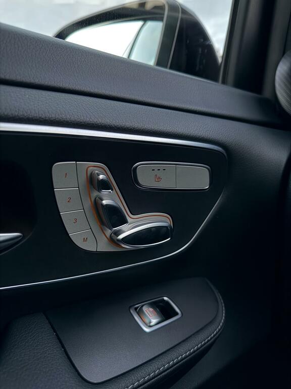 Mercedes-Benz V Class 2020 70 V220 #38