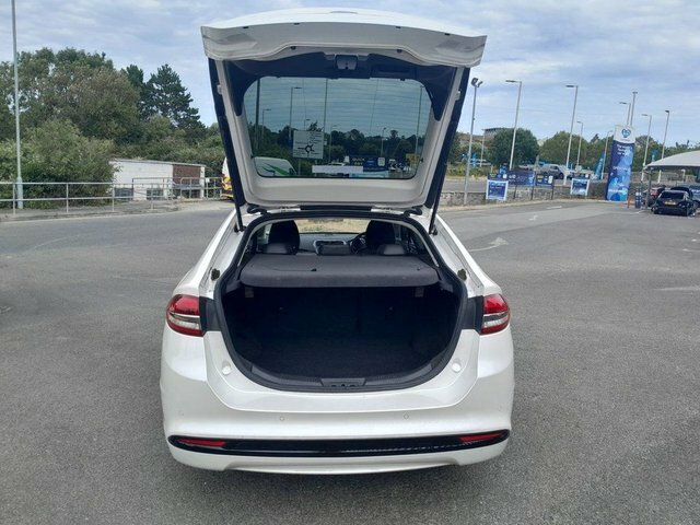 Ford Mondeo 2021 2.0 Ecoblue Titanium Edition Hatchback Di White #5