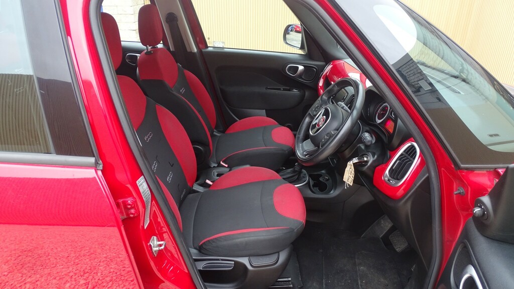 Fiat 500L White #18