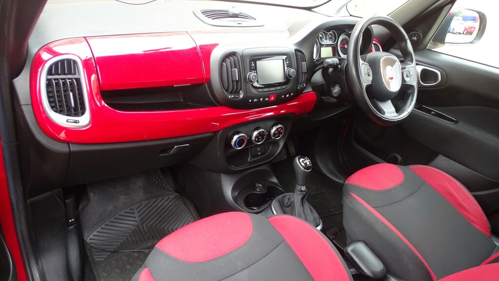 Fiat 500L White #29