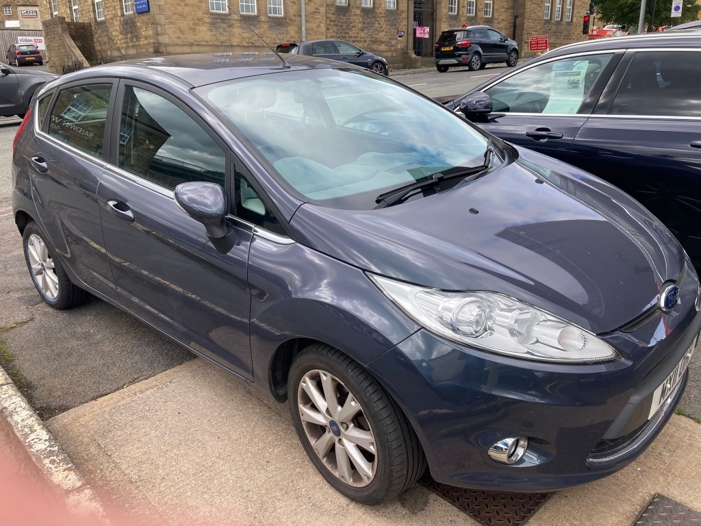 Ford Fiesta Studio Red #1