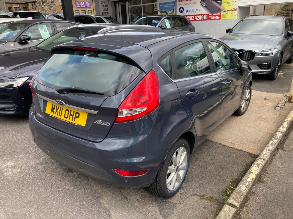 Ford Fiesta Studio Red #3