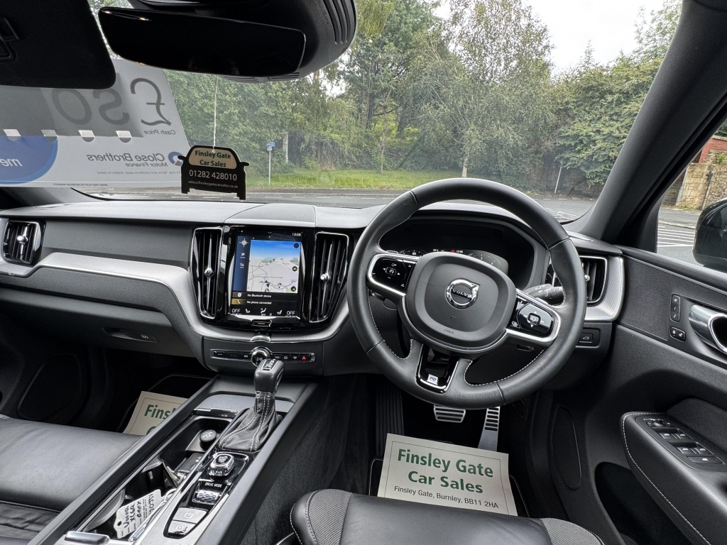 Volvo XC60 2.0 D4 R-design Grey #2