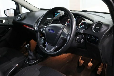Ford Fiesta 2015 65 Zetec CN65JVL Grey #4