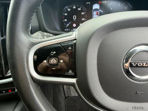 Volvo V60 R Design Red #8