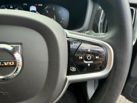 Volvo V60 R Design Red #9