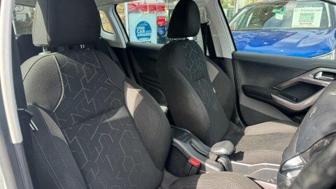Peugeot 2008 1.2 Puretech Active Black #7