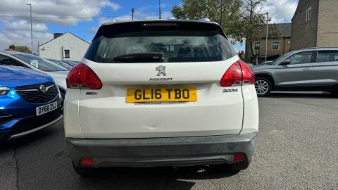 Peugeot 2008 2016 16 Pure White #3