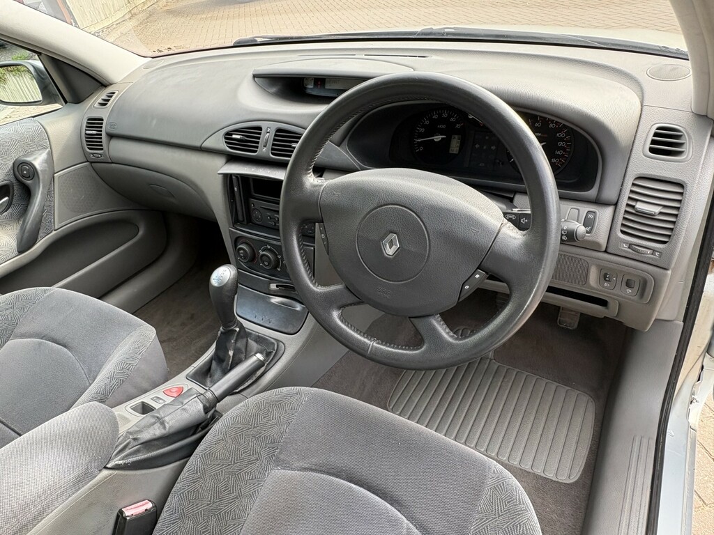 Renault Laguna 1.8 16V Privilege Grey #13