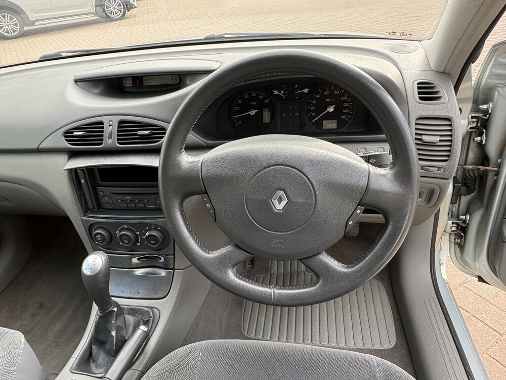 Renault Laguna 1.8 16V Privilege Grey #10