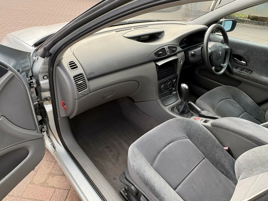 Renault Laguna 1.8 16V Privilege Grey #9