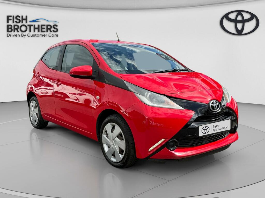 Toyota Aygo 1.0 Vvt-i X-play X-shift Red