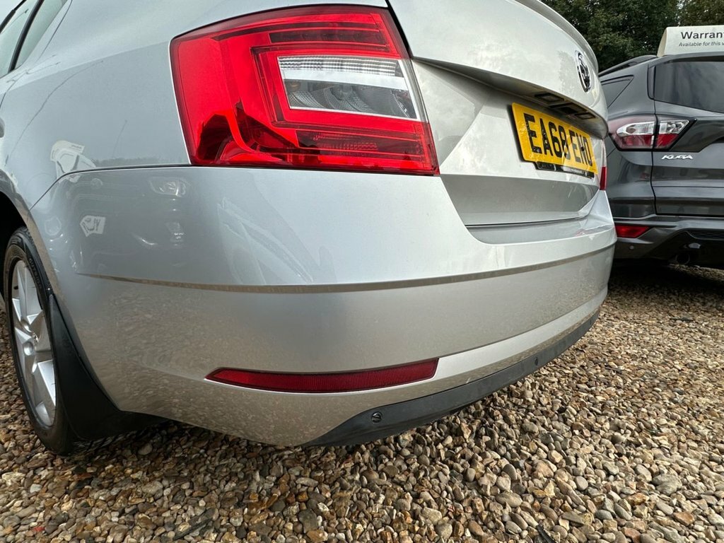 Skoda Octavia 1.6 Tdi Se Technology Blue #8