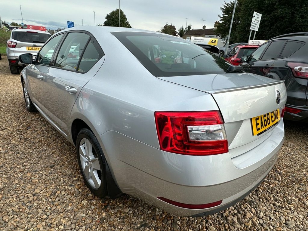 Skoda Octavia 1.6 Tdi Se Technology Blue #7