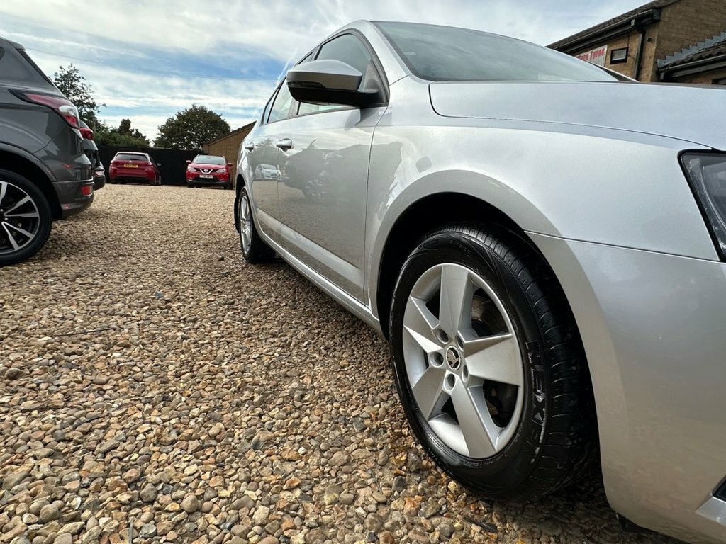 Skoda Octavia 1.6 Tdi Se Technology Blue #18