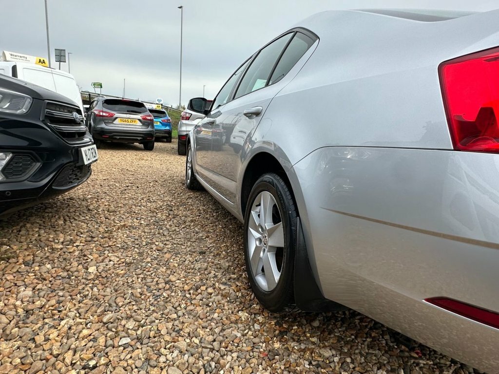 Skoda Octavia 1.6 Tdi Se Technology Blue #9