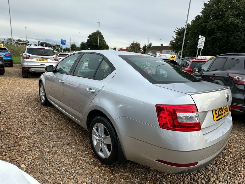 Skoda Octavia 1.6 Tdi Se Technology Blue #10