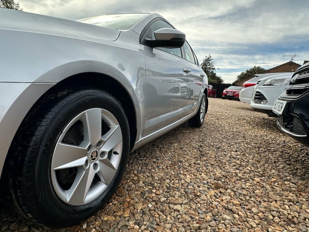 Skoda Octavia 1.6 Tdi Se Technology Blue #24