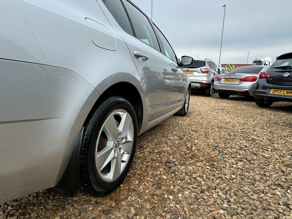 Skoda Octavia 1.6 Tdi Se Technology Blue #15