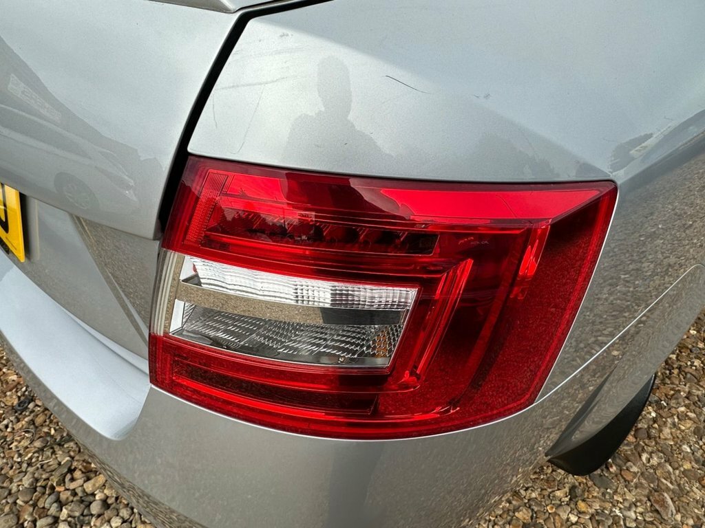 Skoda Octavia 1.6 Tdi Se Technology Blue #11