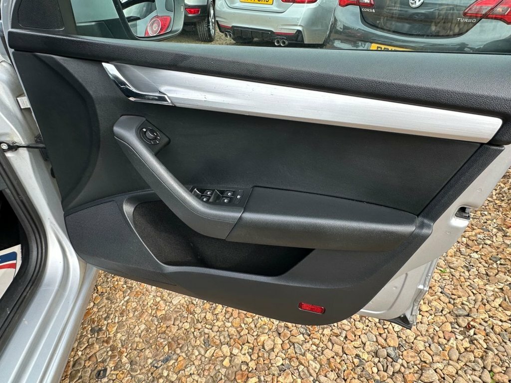 Skoda Octavia 1.6 Tdi Se Technology Blue #27