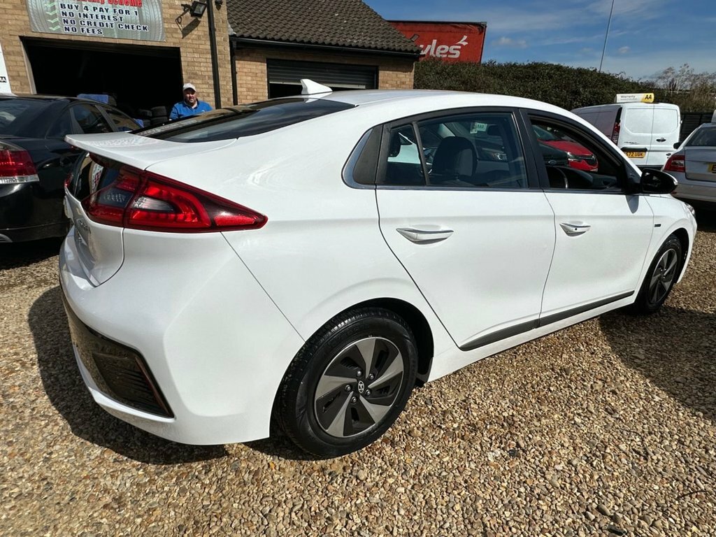 Hyundai Ioniq 1.6L Premium White #4