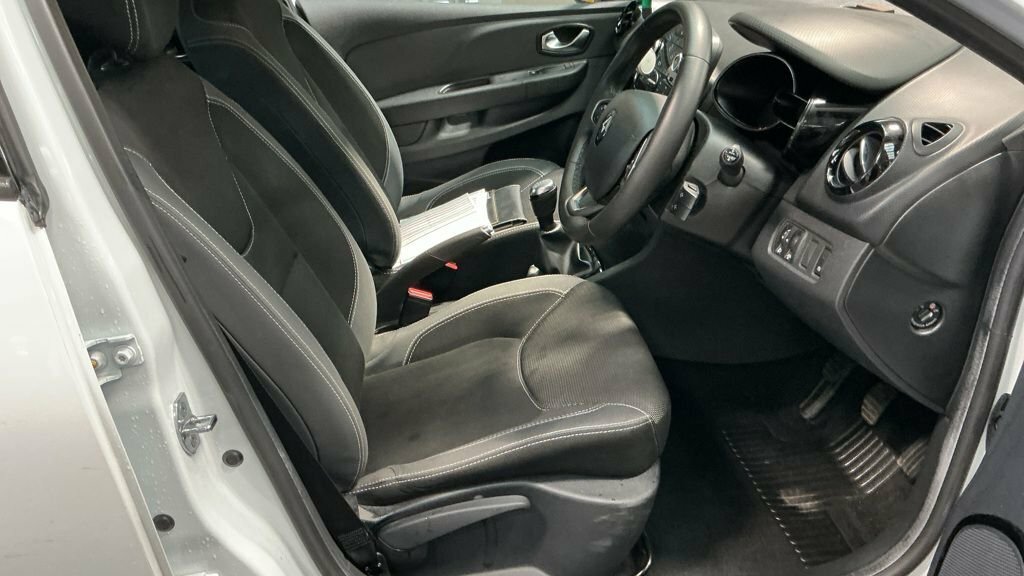 Renault Clio 0.9L Play White #2