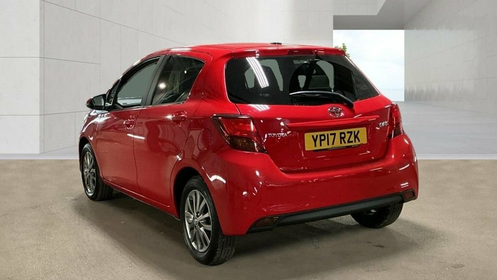 Toyota Yaris 1.3L Icon Red #4
