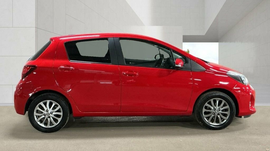 Toyota Yaris 1.3L Icon Red #5