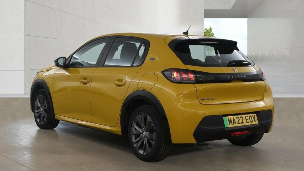 Peugeot e-208 Hatchback Yellow #4