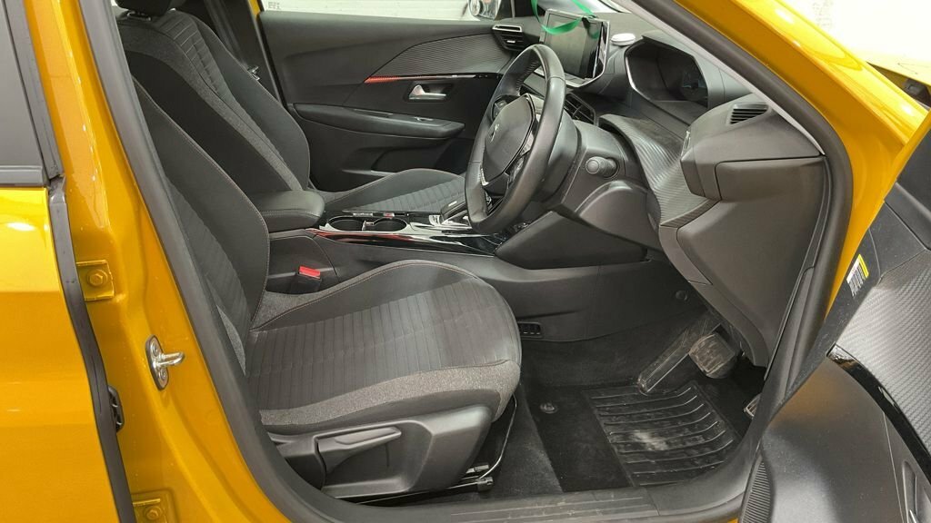Peugeot e-208 Hatchback Yellow #2