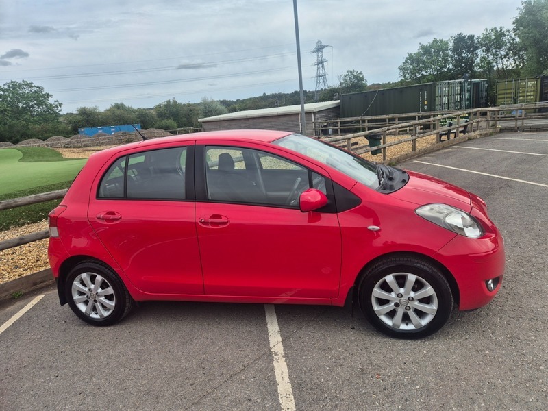 Toyota Yaris 1.33 Dual Vvt-i T Red #3