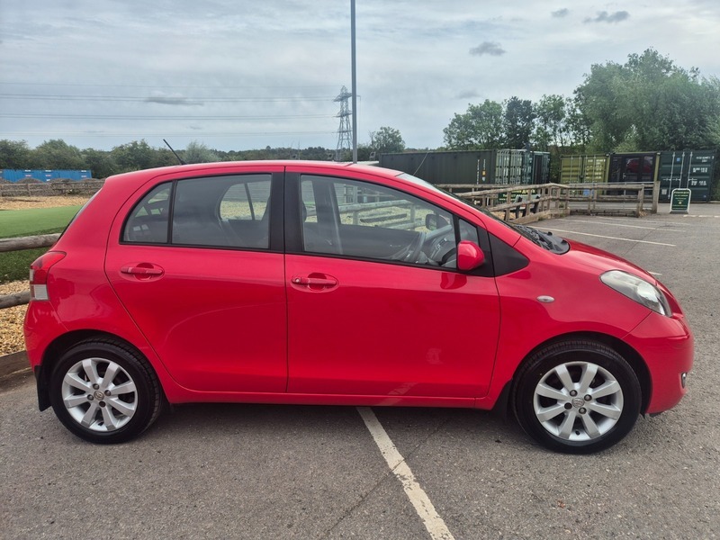 Toyota Yaris Hatchback Red #8