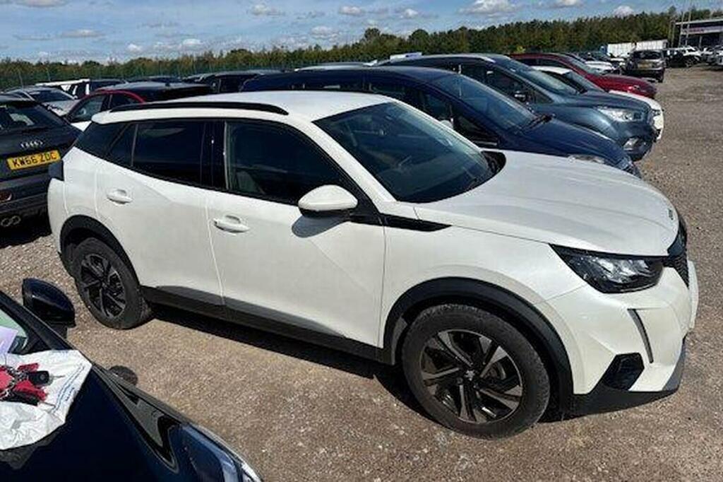 Peugeot 2008 1.2 Puretech Allure Premium Euro 6 Ss White #3